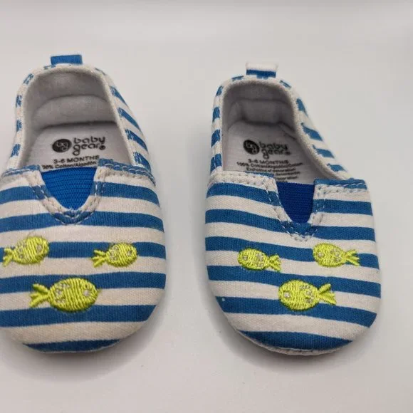 Multiple pairs of Gently Used Baby Booties - Picture 3 of 10